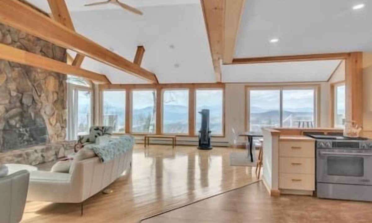 Campton Ski Chalet | Luxury 4BR Waterville Retreat w/Arcade
