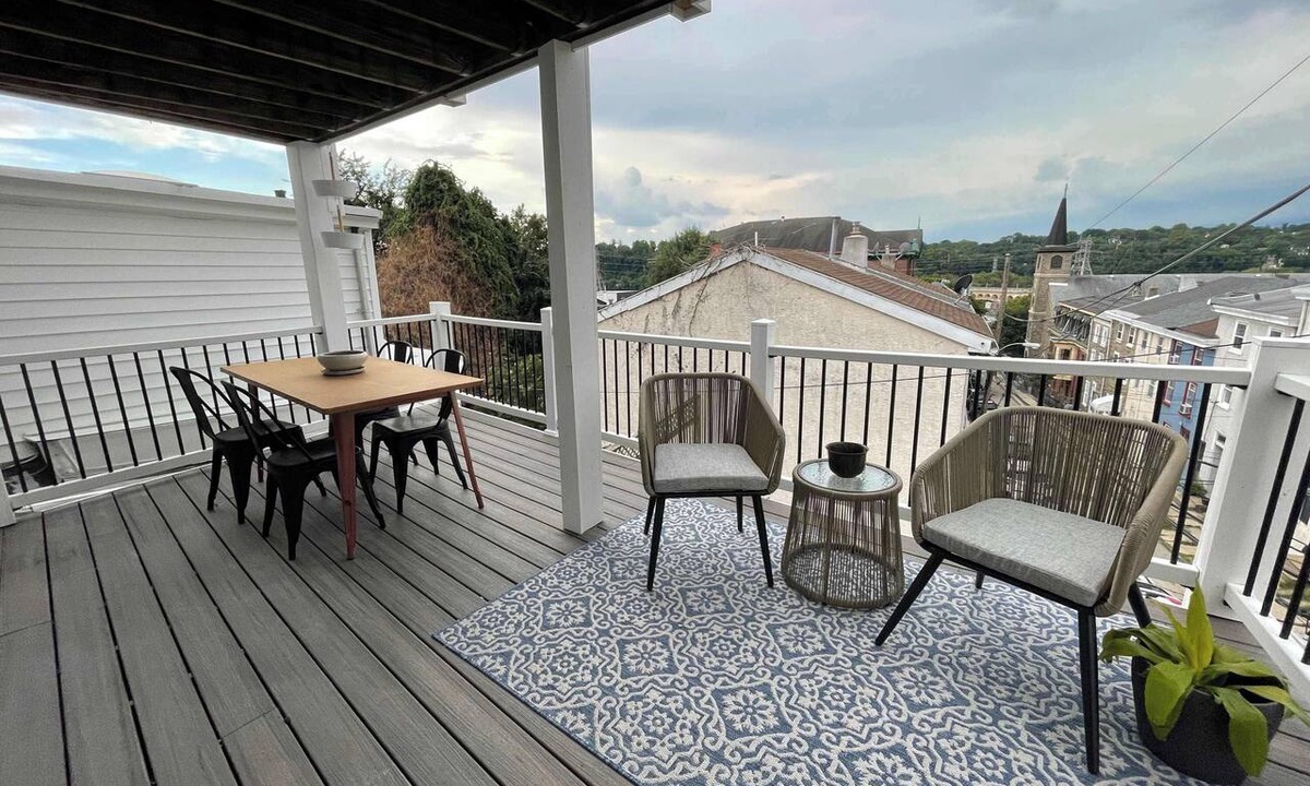 Manayunk Apartment | Manayunk Studio w/Deck & Walk to Main St