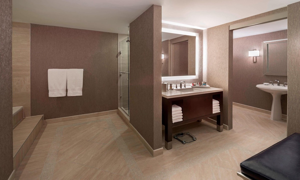 Bay Street Corridor Hotel | Marriott Downtown at CF Toronto Eaton Centre