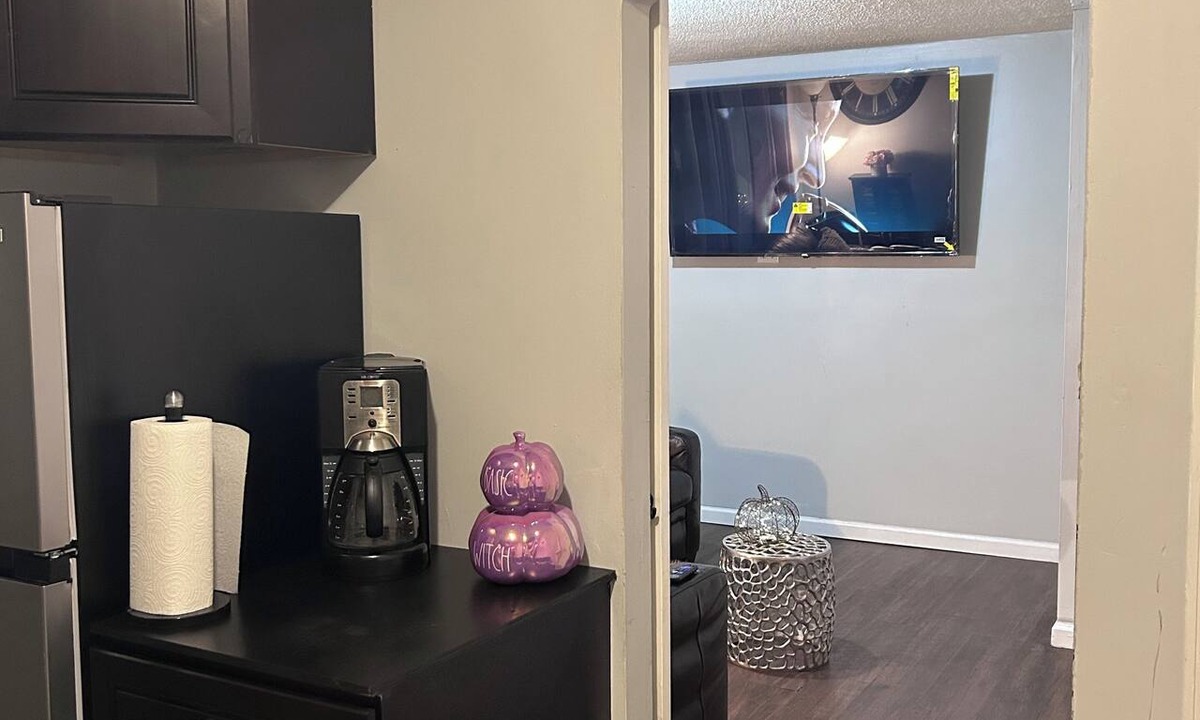 Elizabeth Apartment | Marvelous studio apartment with AC in vibrant Elizabeth