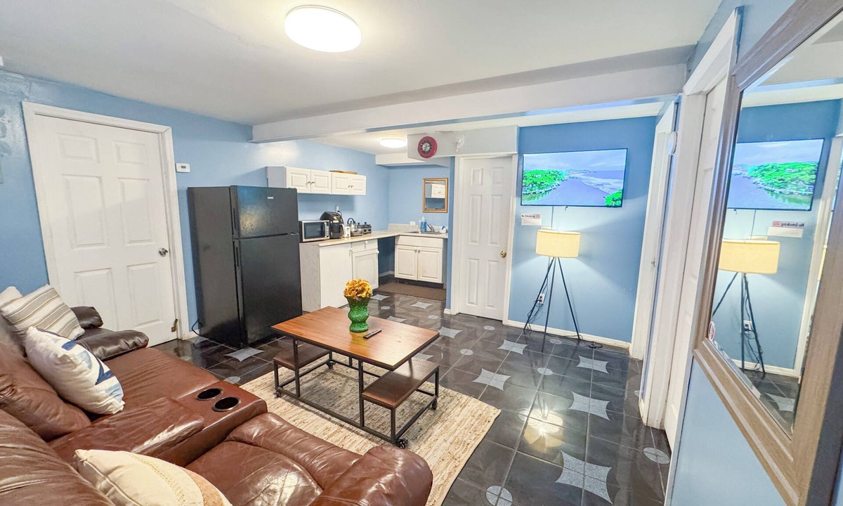 Far Rockaway Apartment | MASTER SUITE Studio- Private Entrance and Bathroom