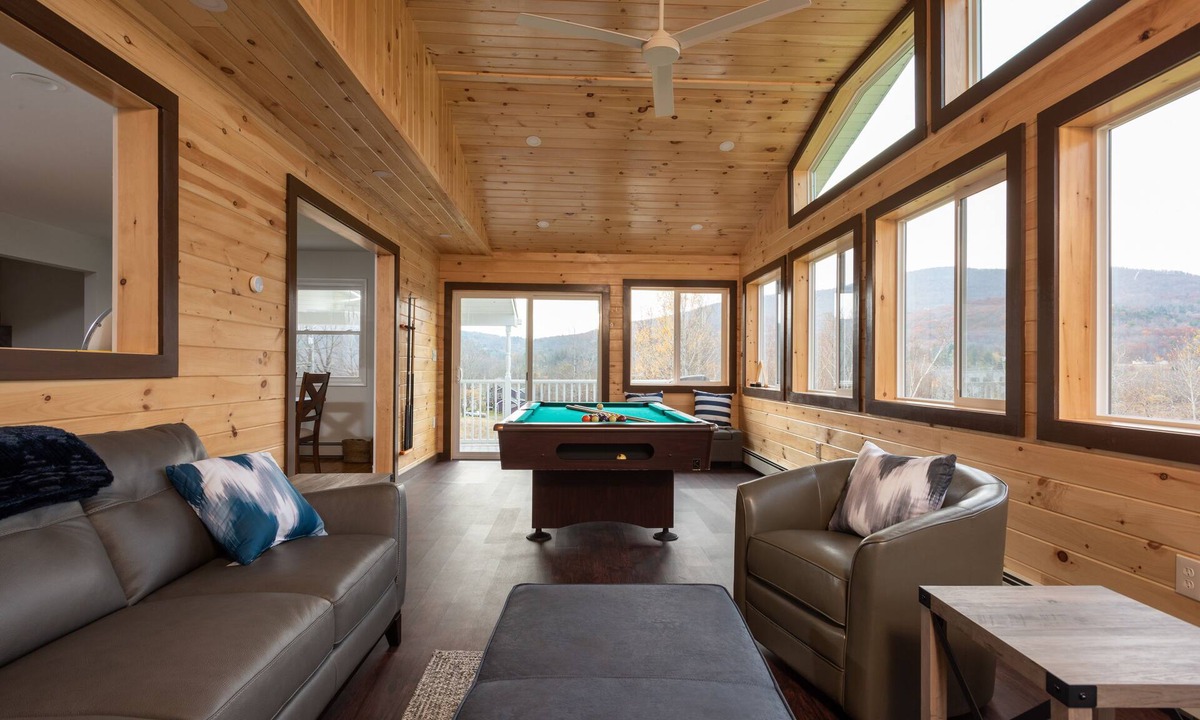 Hensonville House | Modern Mountain House 5Bd/3Ba, HotTub, 4 Season Room, 5 min from Windham Mtn