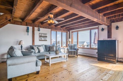Sandwich House | Modern Post Beam with Stunning Bay Views