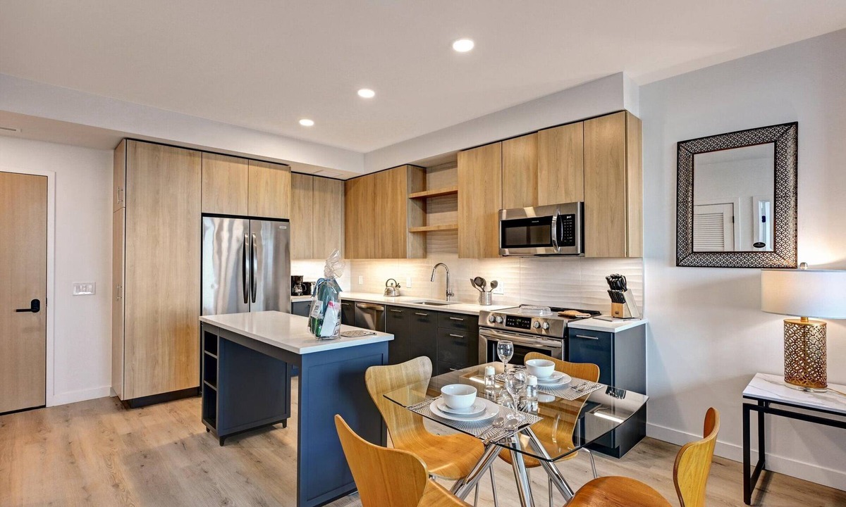 Reston Apartment | Modern, Stocked Kitchen 1BR w. In unit Laundry