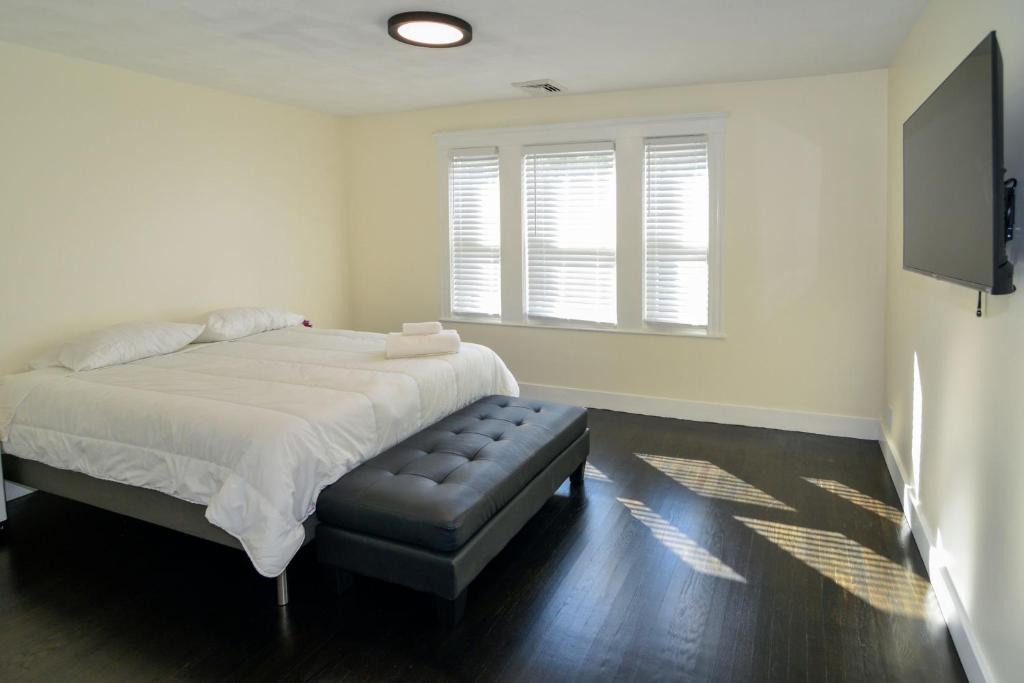 Stoneham Apartment | Modern Two Bedroom Condo - Boston