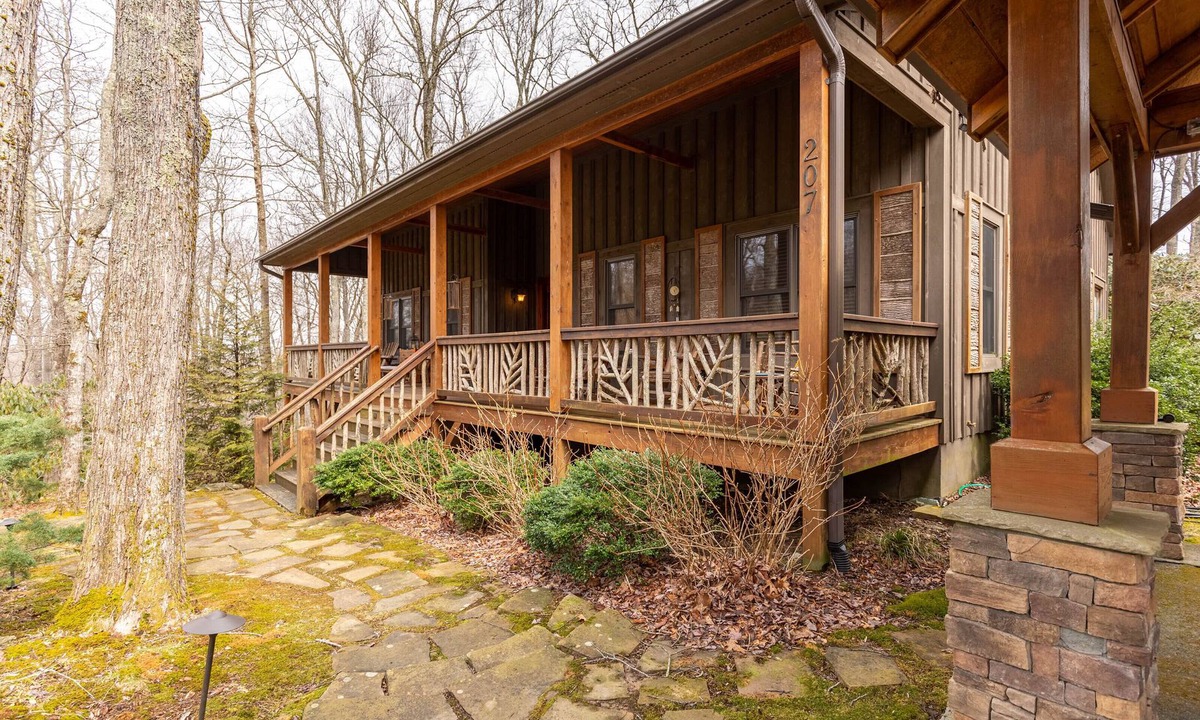 Blowing Rock House | Mossy Path Hideaway - Blowing Rock area home with easy access and ping pong!