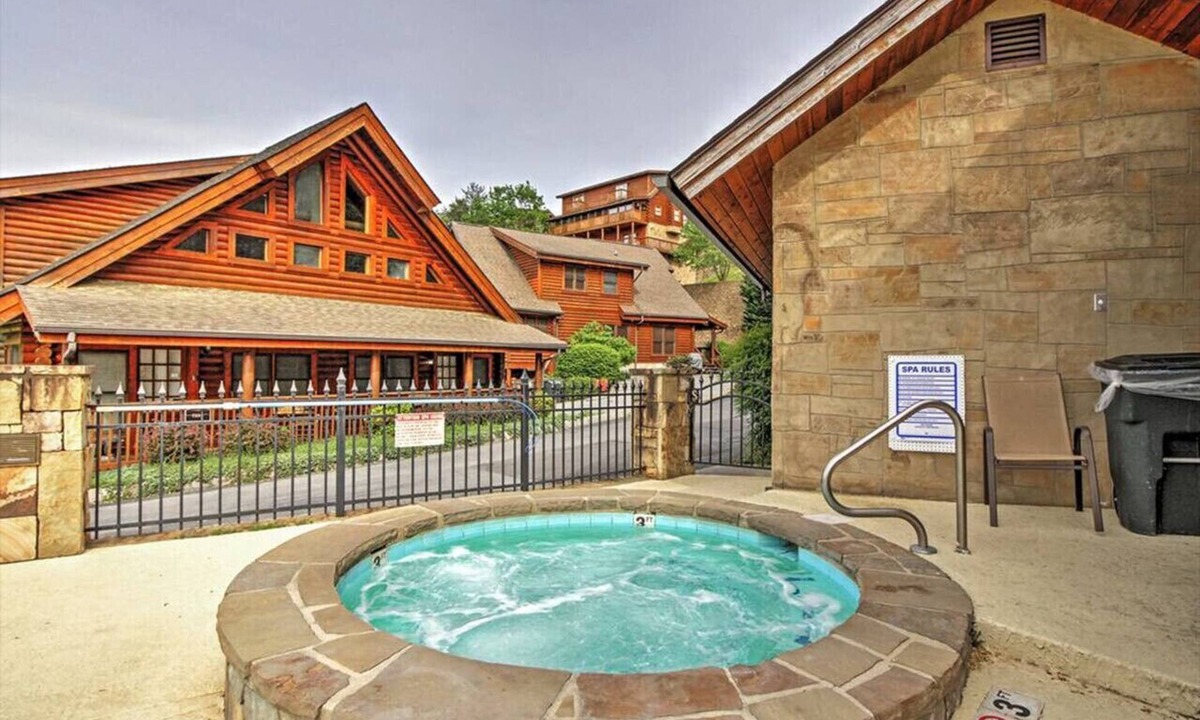 Pigeon Forge Cabin | Mountain Bliss: Resort Cabin - 5 min to Dollywood