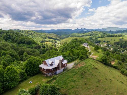 Boone House | Mountain Range Retreat