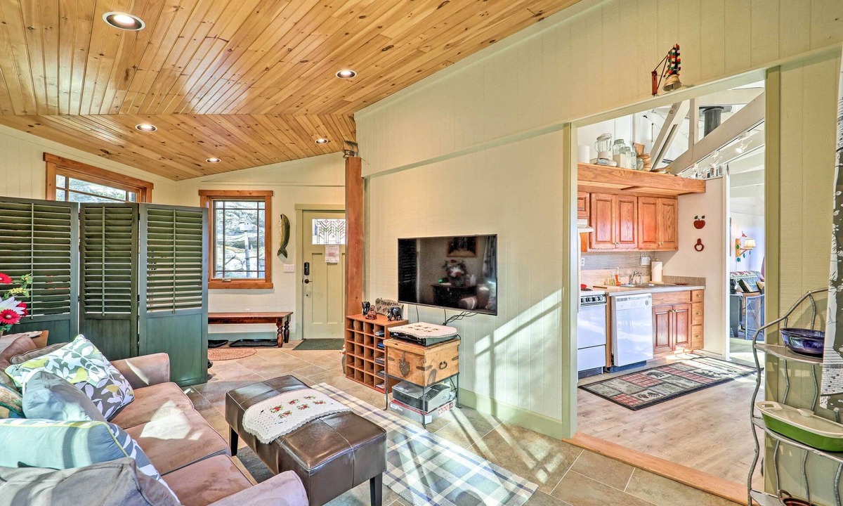Beech Mountain Cottage | Mountain Treehouse: A Unique Hilltop Hideaway