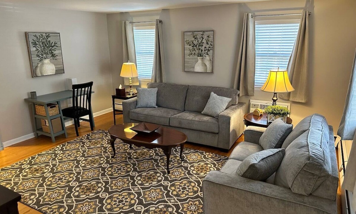 Narberth Apartment | Narberth - Quiet Street Near Downtown and Train