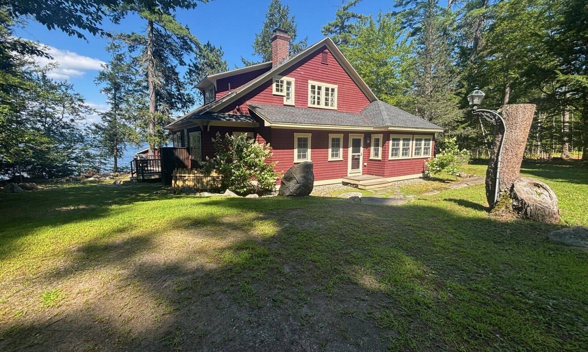 Meredith House | Needlecone on Lake Winnipesaukee