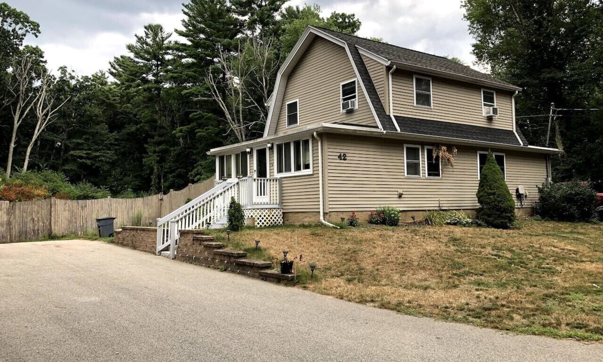 Georgetown House | Nothing Fancy Older Pet Friendly Home – near I-95