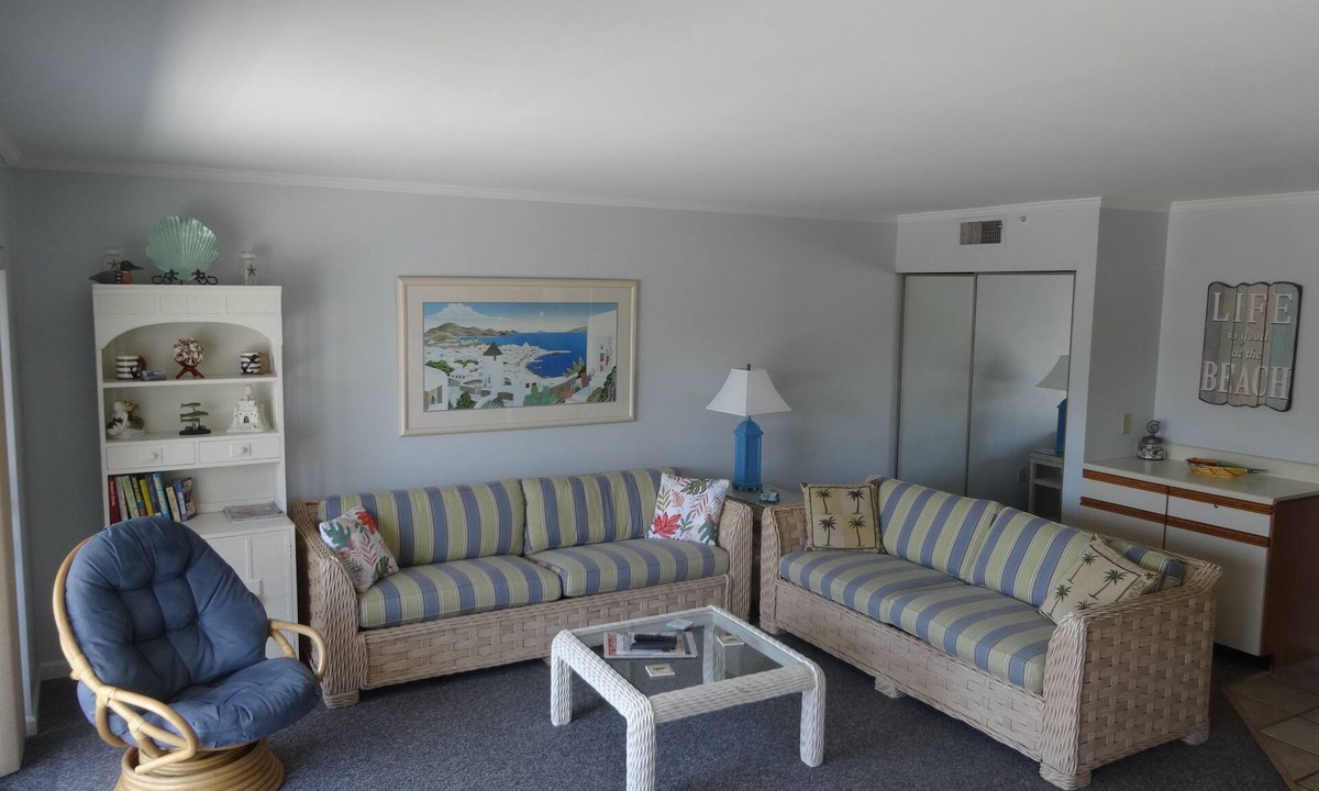 Midtown Ocean City Condo | Ocean block, pool, elevator, midtown, steps to the beach, 2BR 2B