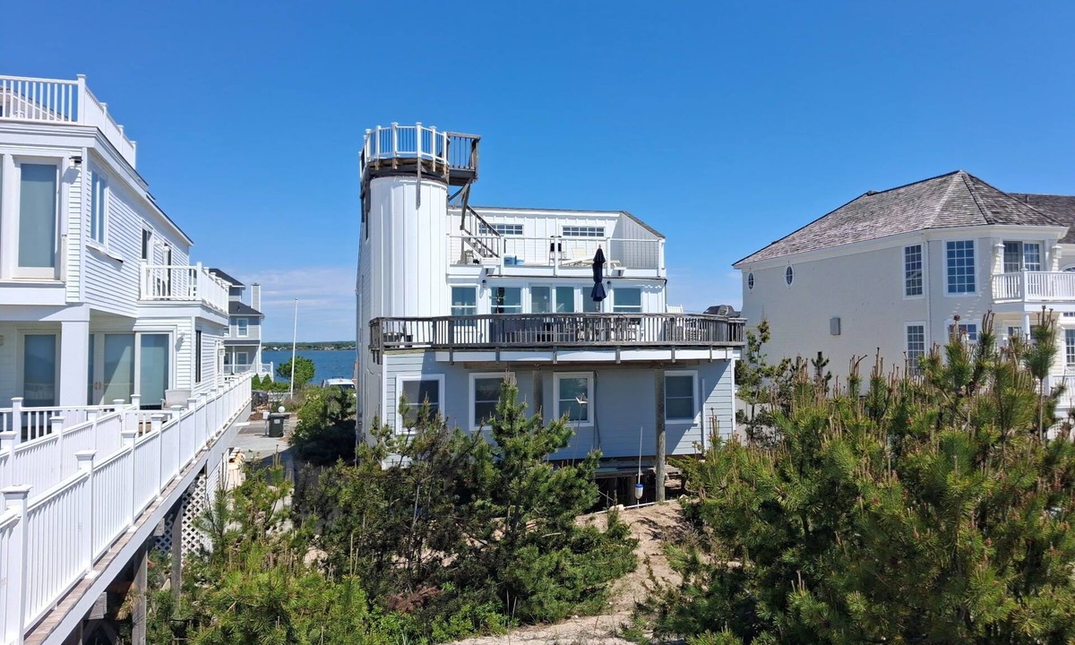 West Hampton Dunes House | Oceanfront 5 Bedroom on Dune Road in Westhampton ! Enjoy a Private Ocean Beach