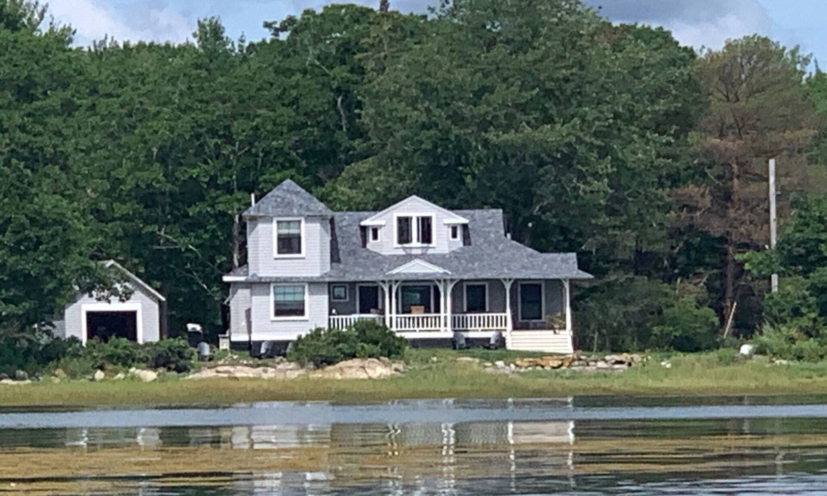 Cape Porpoise Cottage | Oceanfront, Exceptional Lighthouse Views, Private & Short Walk to Restaurants