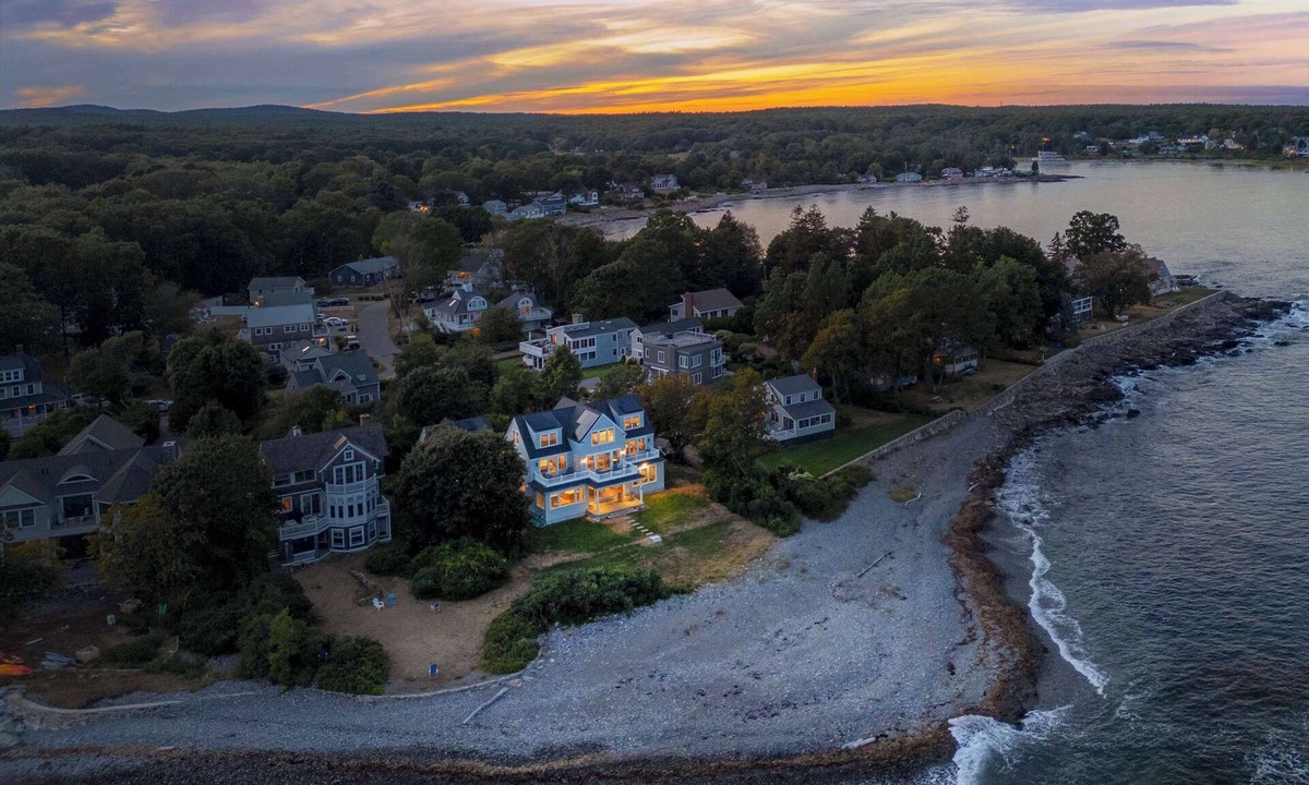 York Beach House | Oceanfront Home w/Semi-Private Beach Sleeps 12