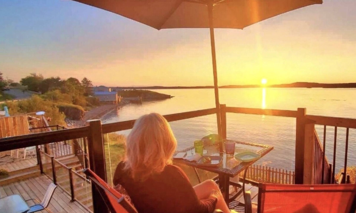 Wilsons Beach Apartment | Oceanfront Sunset Suite apartment in Wilson’s Beach Campobello Island