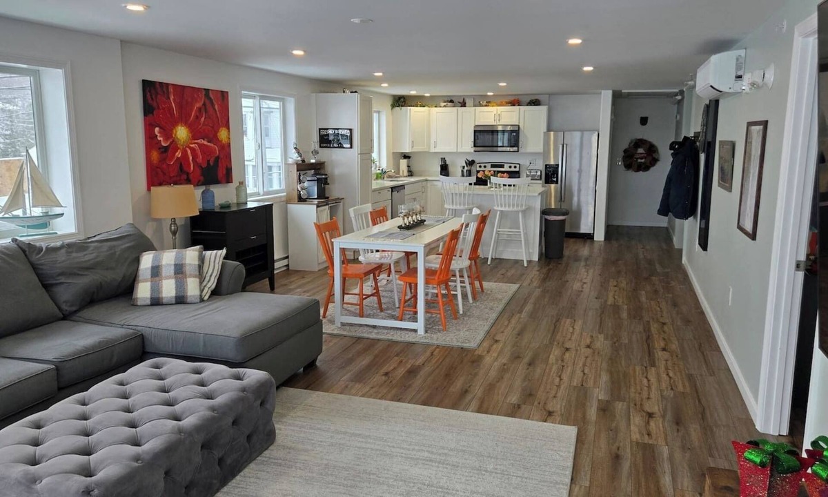 Ocean Park Apartment | Panoramic rooftop view and pinball game room.