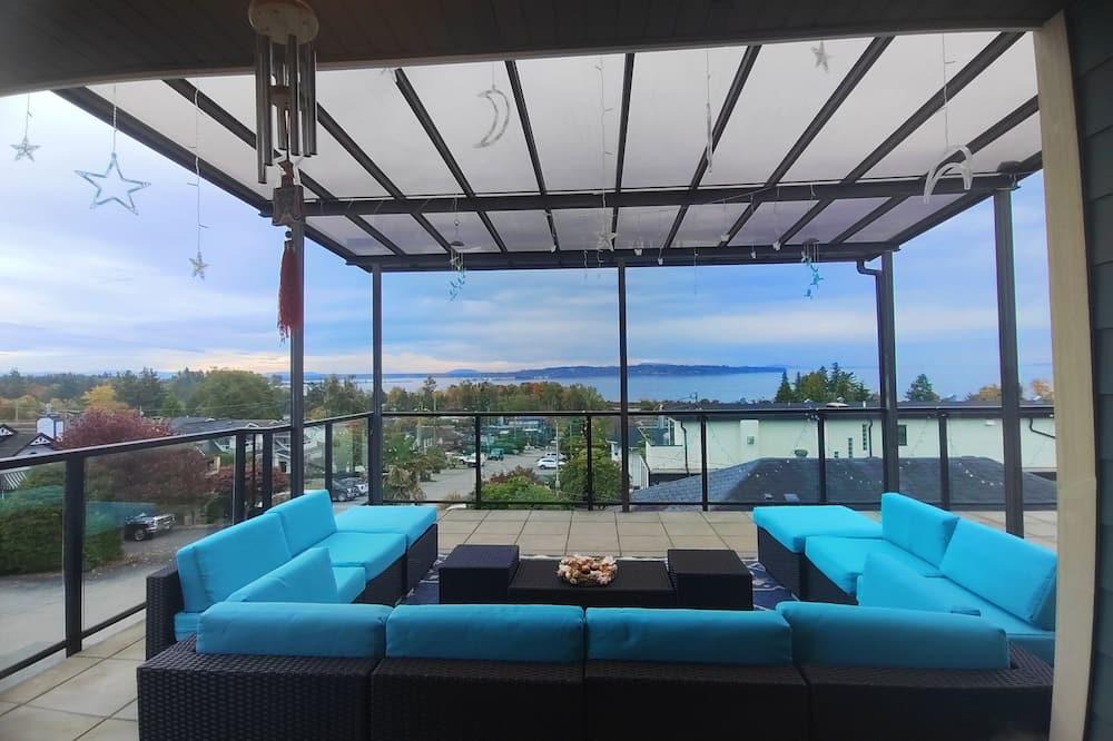 Richmond City Centre House | Panoramic unobstructed Oceanview Great patio Rose.hydrangea Garden Heaven Villa