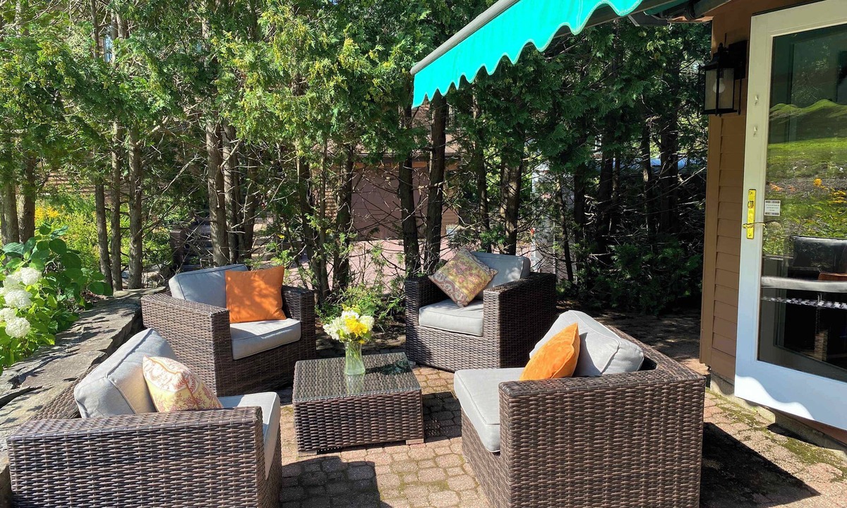 West Hartford Condo | Patio Condo Overlooking Highland Golf, Coach Road