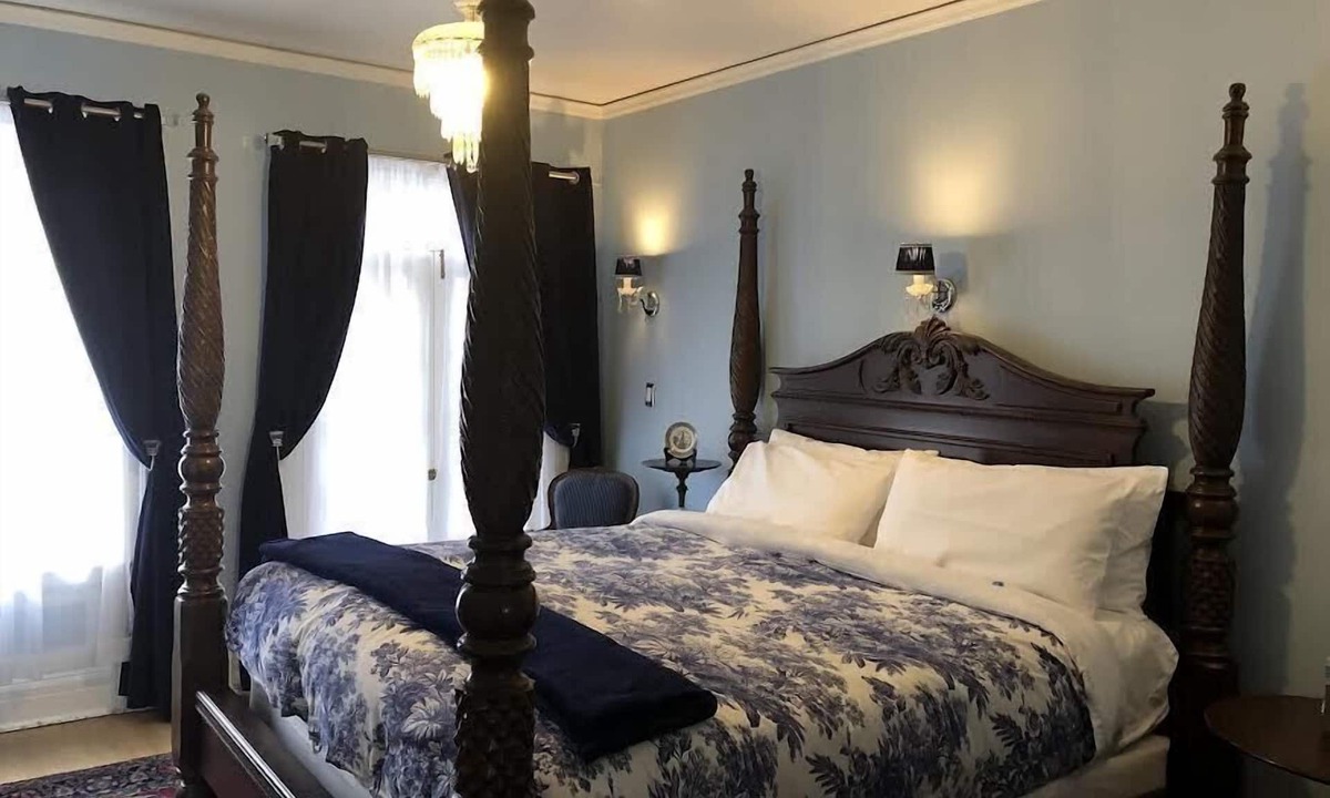 Pendleton Bed & Breakfast | Pendleton House Historic Inn and B&B