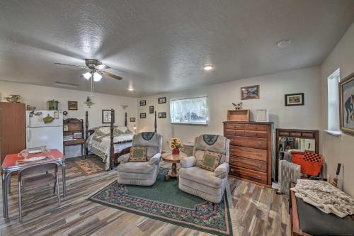 Libby Apartment | Pet-Friendly Libby Cottage w/Mountain Views!