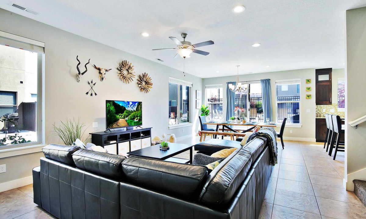 Moab House | Pet Friendly | Same Day Bookings | Townies | Poolside | EPA Cleaning 432