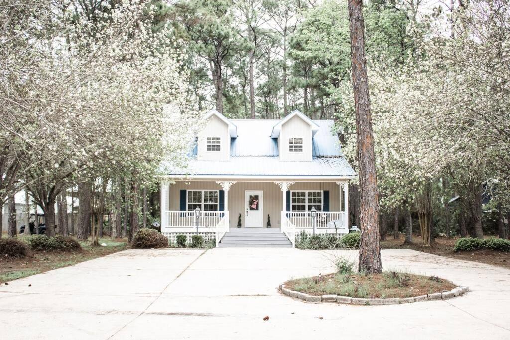 Dauphin Island House | Pet Friendly Tranquil Cottage with Fire-Pit & Hot Tub Minutes to BEACHES