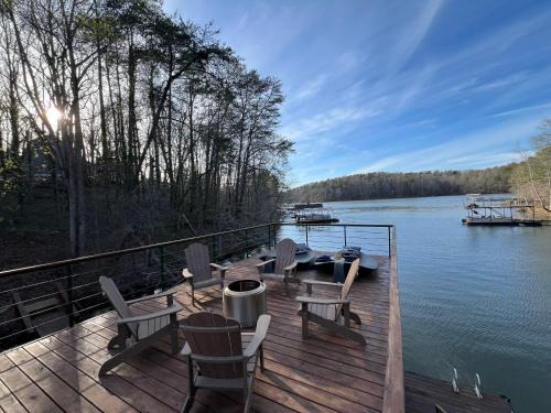 Gainesville House | Pine Shore Lodge