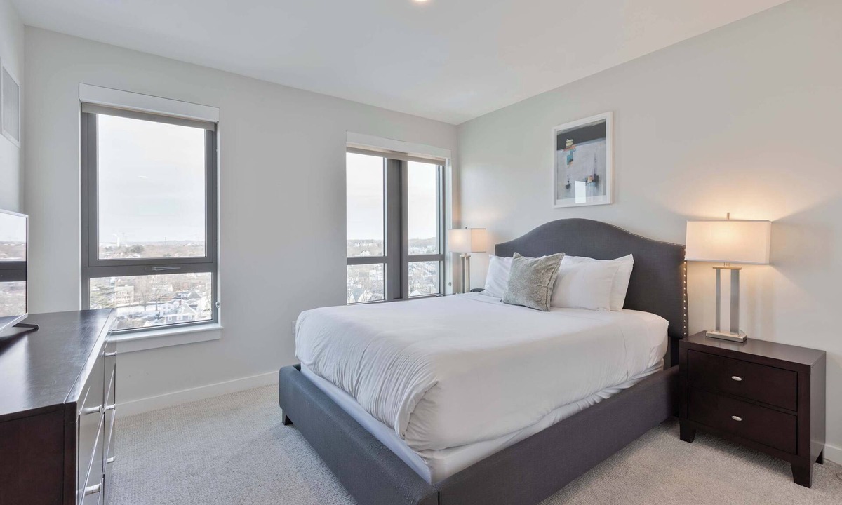 Quincy Apartment | Private Apt Downtown