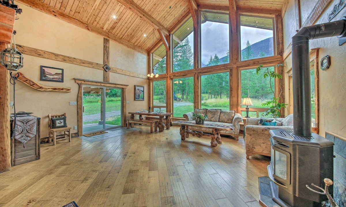 Eureka Cabin | Private Deck & Mtn Views: Family Getaway in Eureka