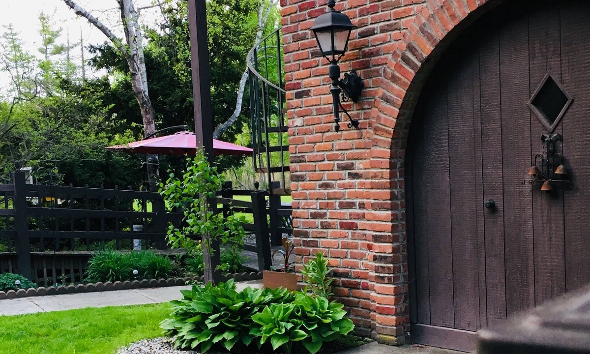 Shelburne Apartment | Private dog-friendly 2BR farmhouse apt in Shelburne Falls. Mid-century & chic.