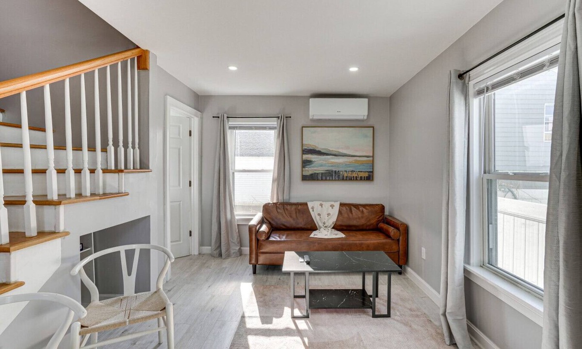 Lynn House | Private Entire Home 2BR 2BTH Quite Area with parking/Pet Friendly with a fee