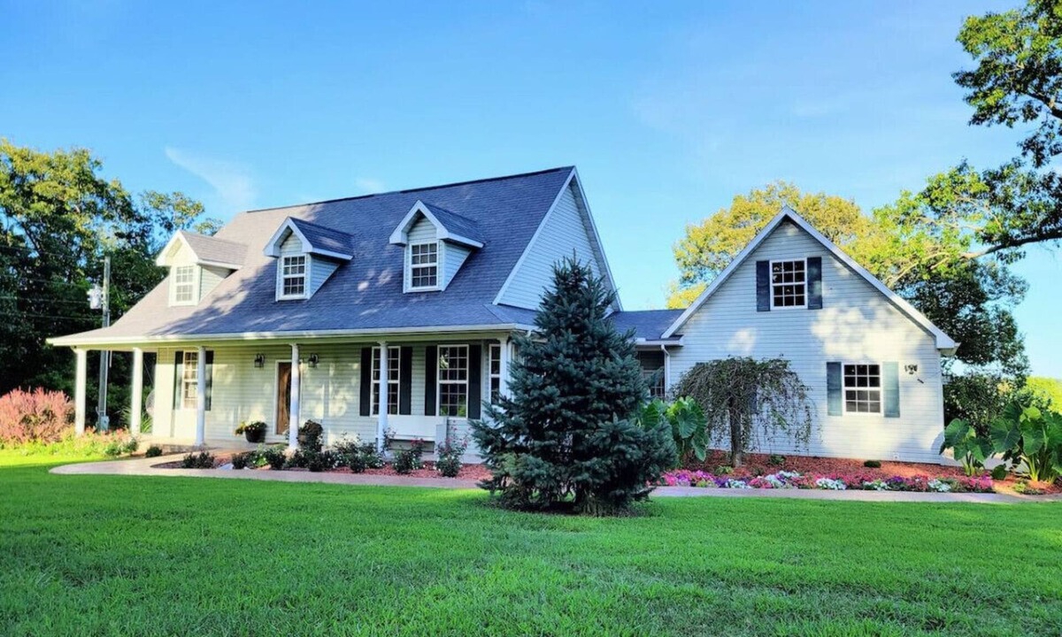 Powell House | Private Farmhouse Retreat in Shoal Creek