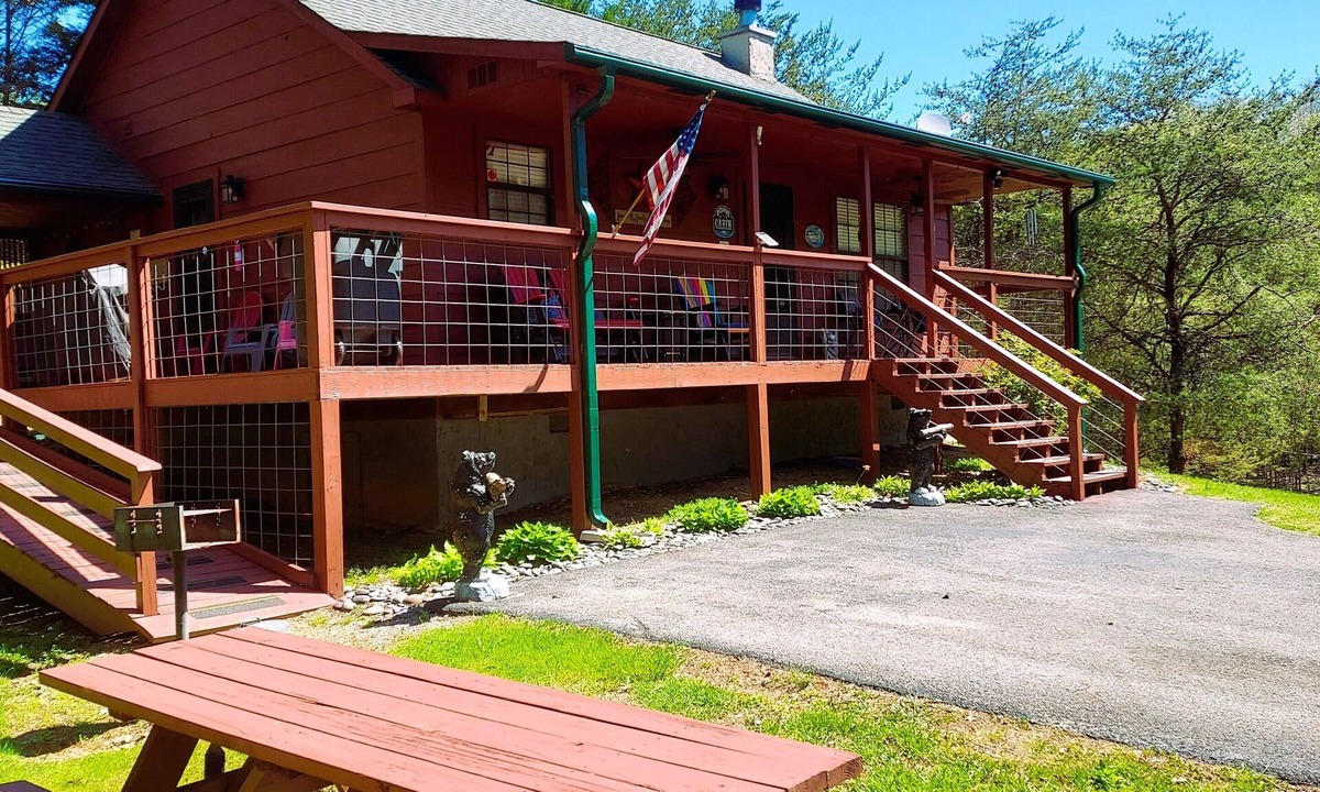 Sevierville Cabin | Private Hideaway near Pigeon Forge; Convenient to Attractions; Five-Star Reviews