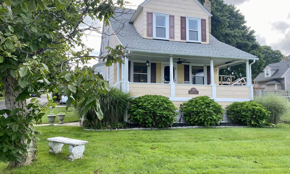 Warwick House | Private Waterfront Home in Warwick Neck on Narragansett Bay!