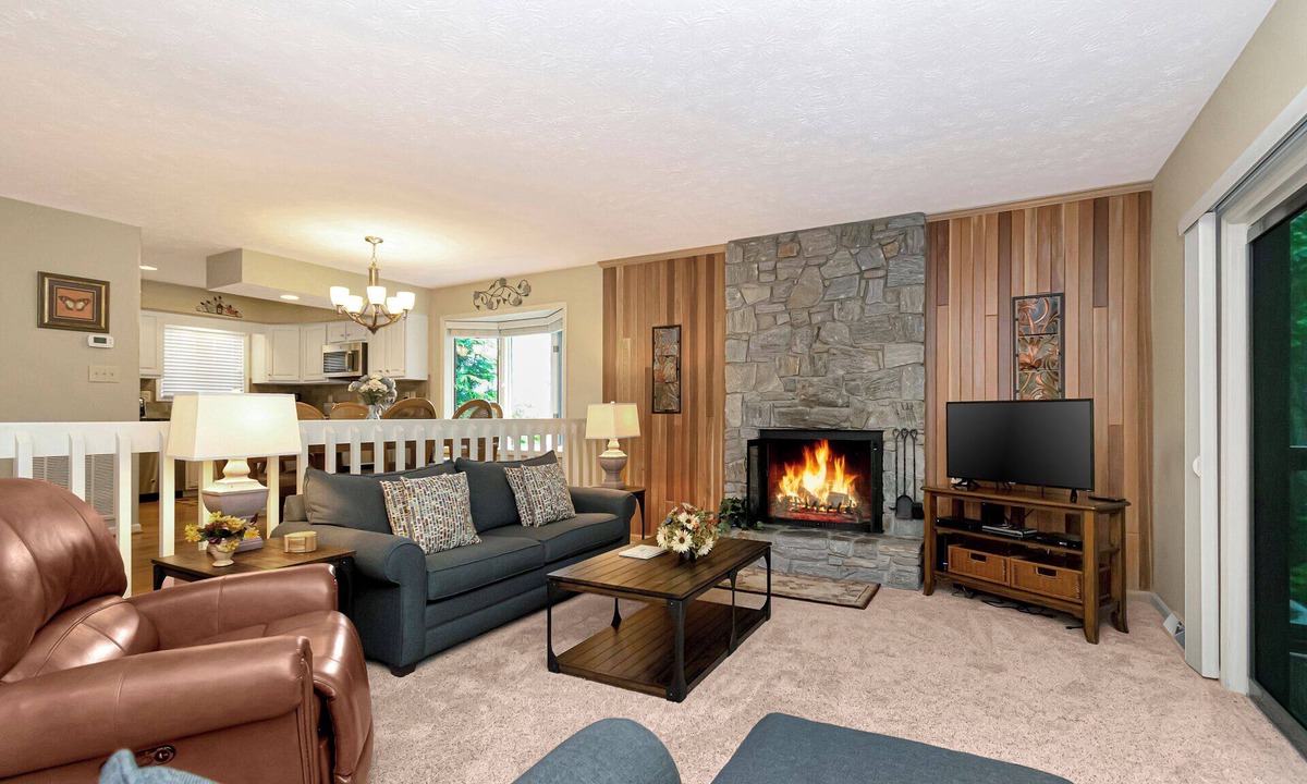 Blowing Rock Condo | Quail 1 | Fireplace, Restaurant, Pool, Spa