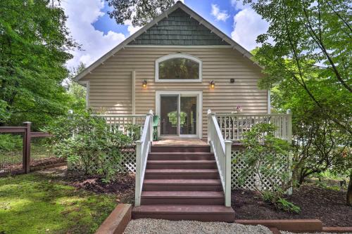 West Jefferson Apartment | Quiet Studio Escape ~ 2 Mi to Blue Ridge Parkway!