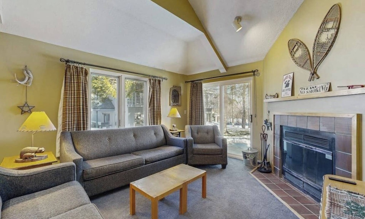 Killington House | Recently updated home with shared hot tub, pool, and easy ski access