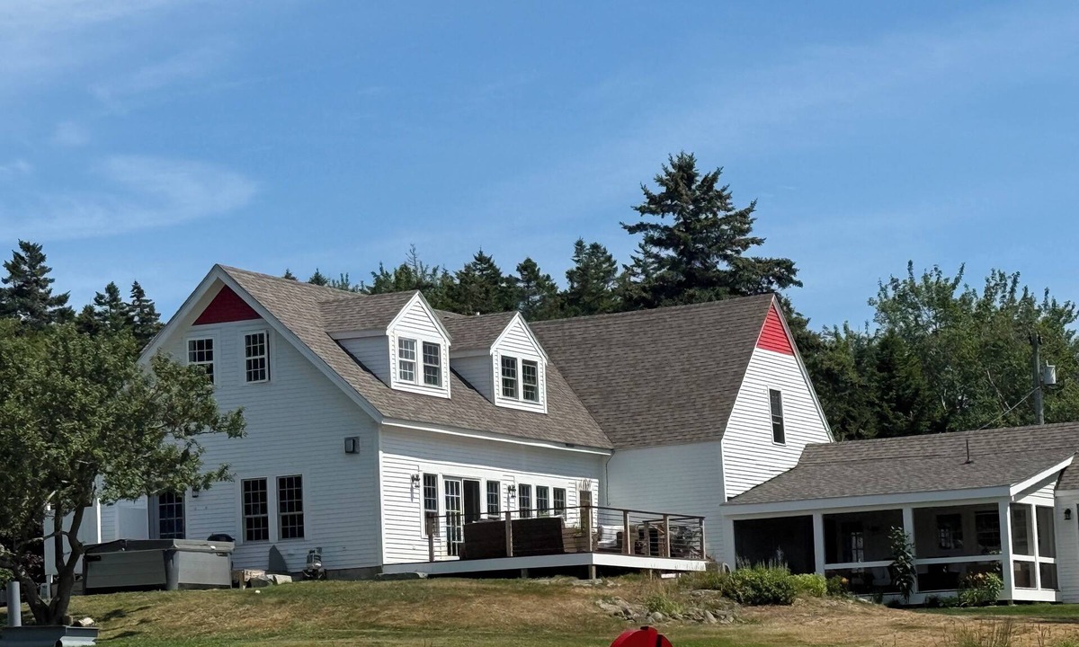 Martinsville House | Red Peaks – Coastal Getaway for Families & Friends