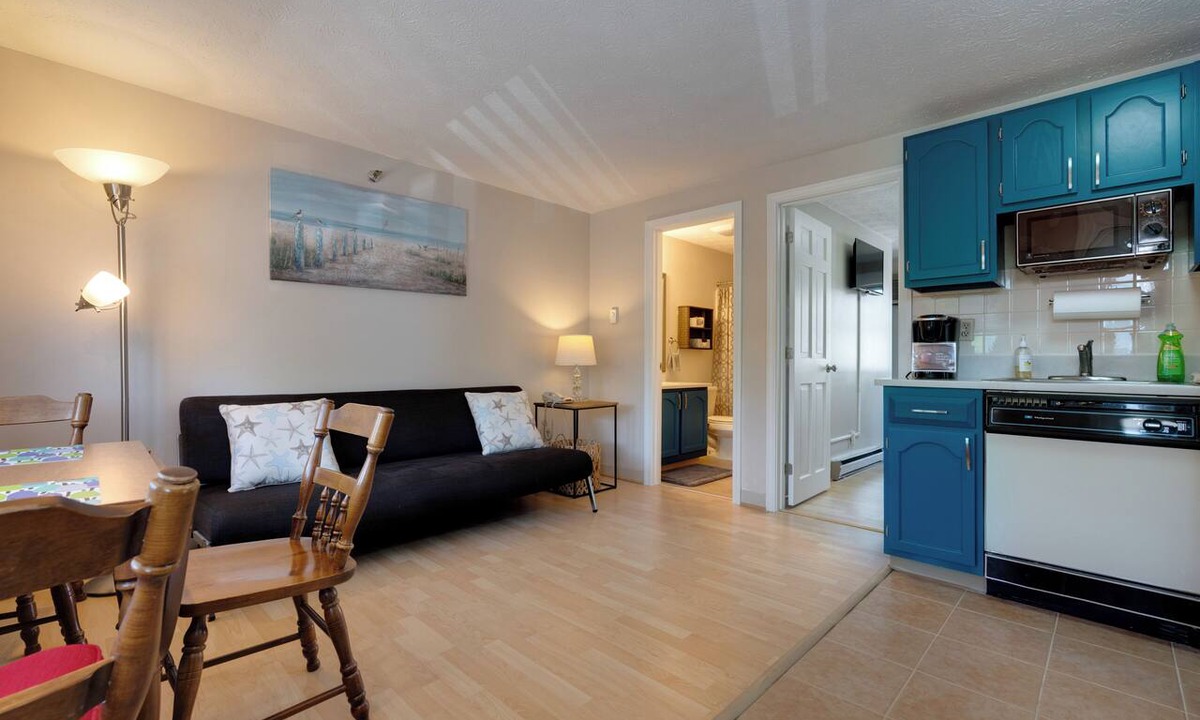 Wells Condo | Refreshing pool view condo at Nautical Mile resort Pool Tennis Courts