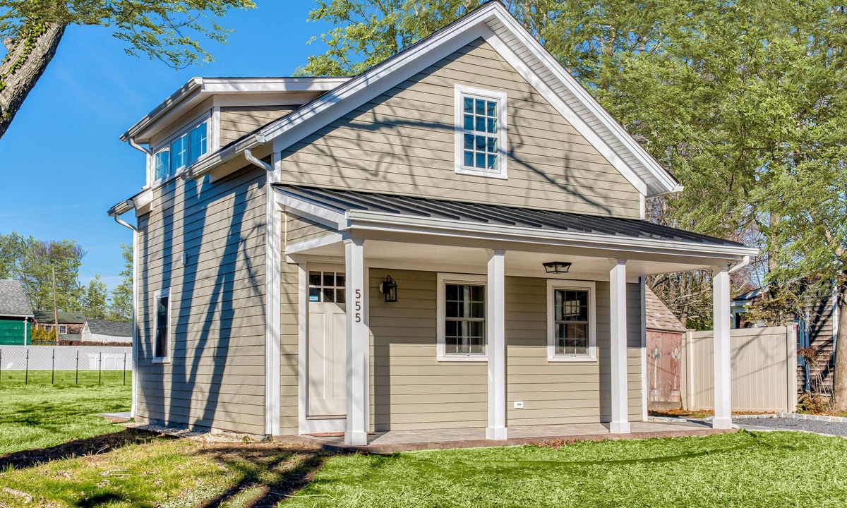 Greenport West House | Refurbished North Fork cottage with large yard, patio, grill, AC & washer/dryer