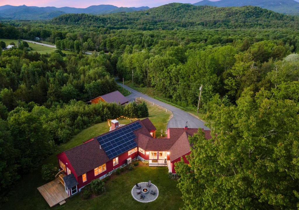 Thornton House | Ridgeview - 70 acre White Mountain estate with views