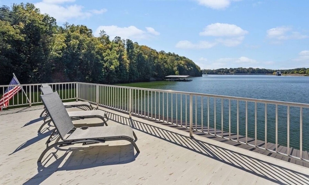 Gainesville Cottage | Right on the water