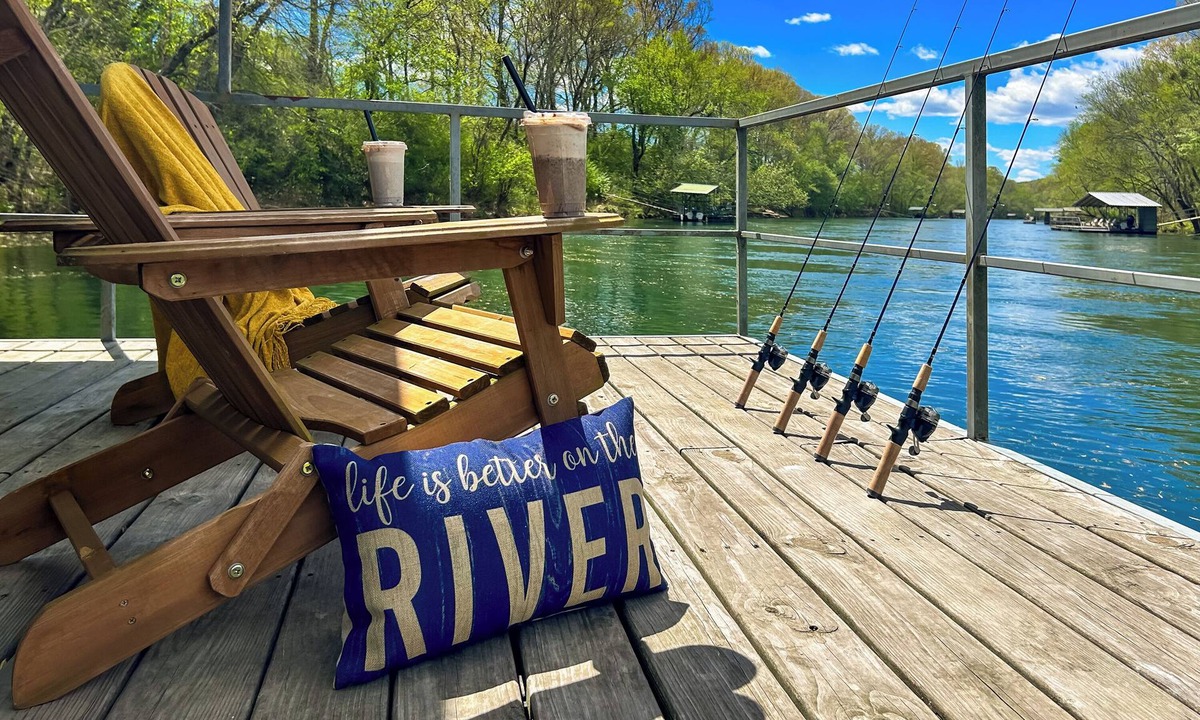 Pangburn House | Riverfront Bliss- Private River Dock & Two King rooms!