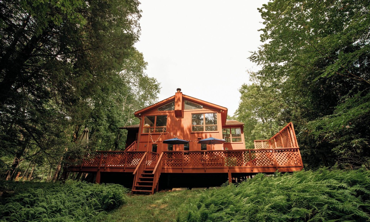 Gouldsboro Cabin | Riverfront FirePit! HotTub-Pool-Beaches-Gameroom