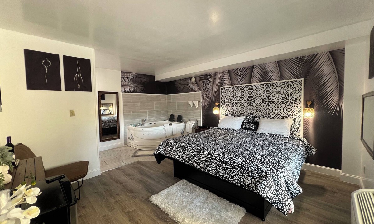 Somerset Hotel | Rodeway Inn