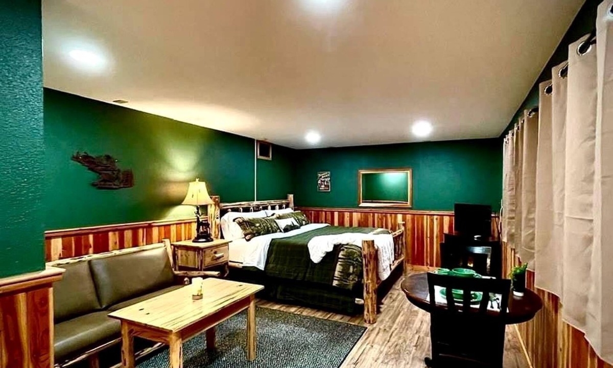 Thompson Falls House | Romantic Vacation Rental Great to Disconnect in Montana