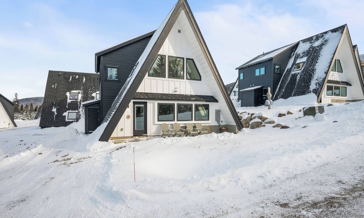 Rangeley House | Saddleback - Parmachenee A Frame #19 - Apres Ski Maine