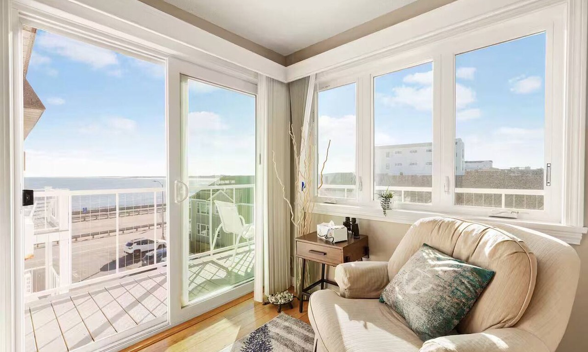 Hampton Apartment | ~Salty Sunsets & Sandy Toes~ 493 Ocean Blvd